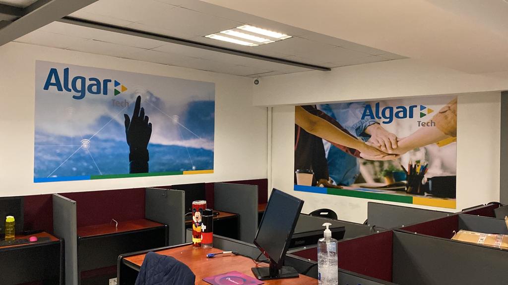 Anuncio publicitario en acrílico