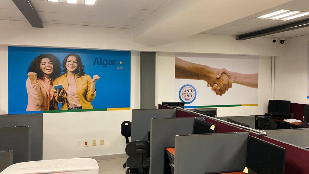 Anuncio publicitario en acrílico