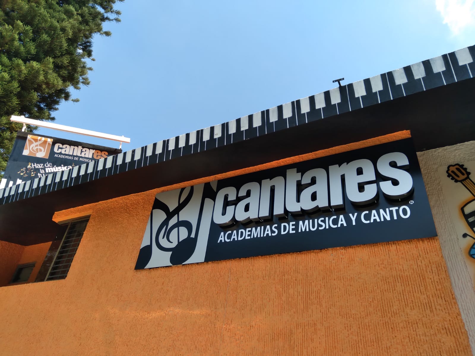 Anuncios en acrílico en letras 3D en Zapopan