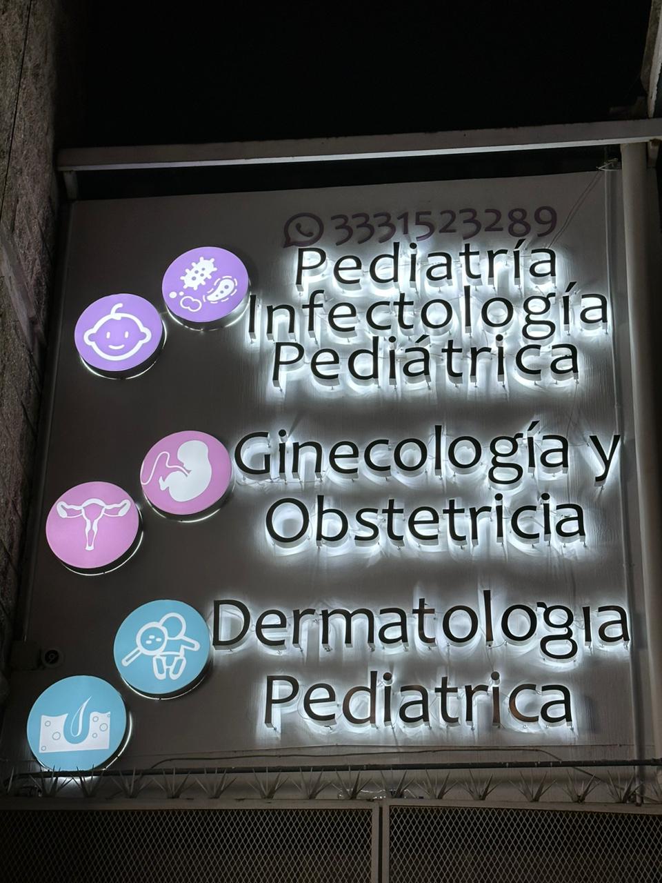 Anuncios en acrilico en letras 3D en Guadalajara